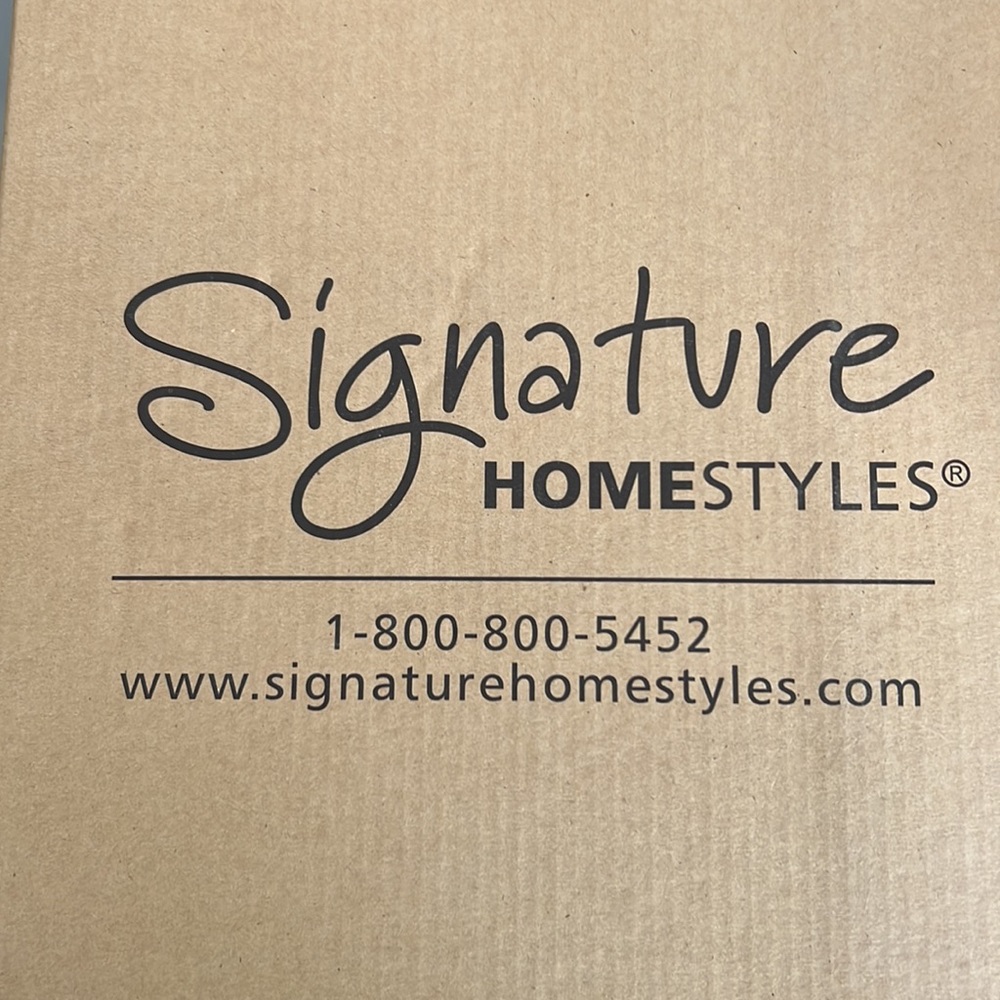 Signature Homestyles - Picture 2 of 2